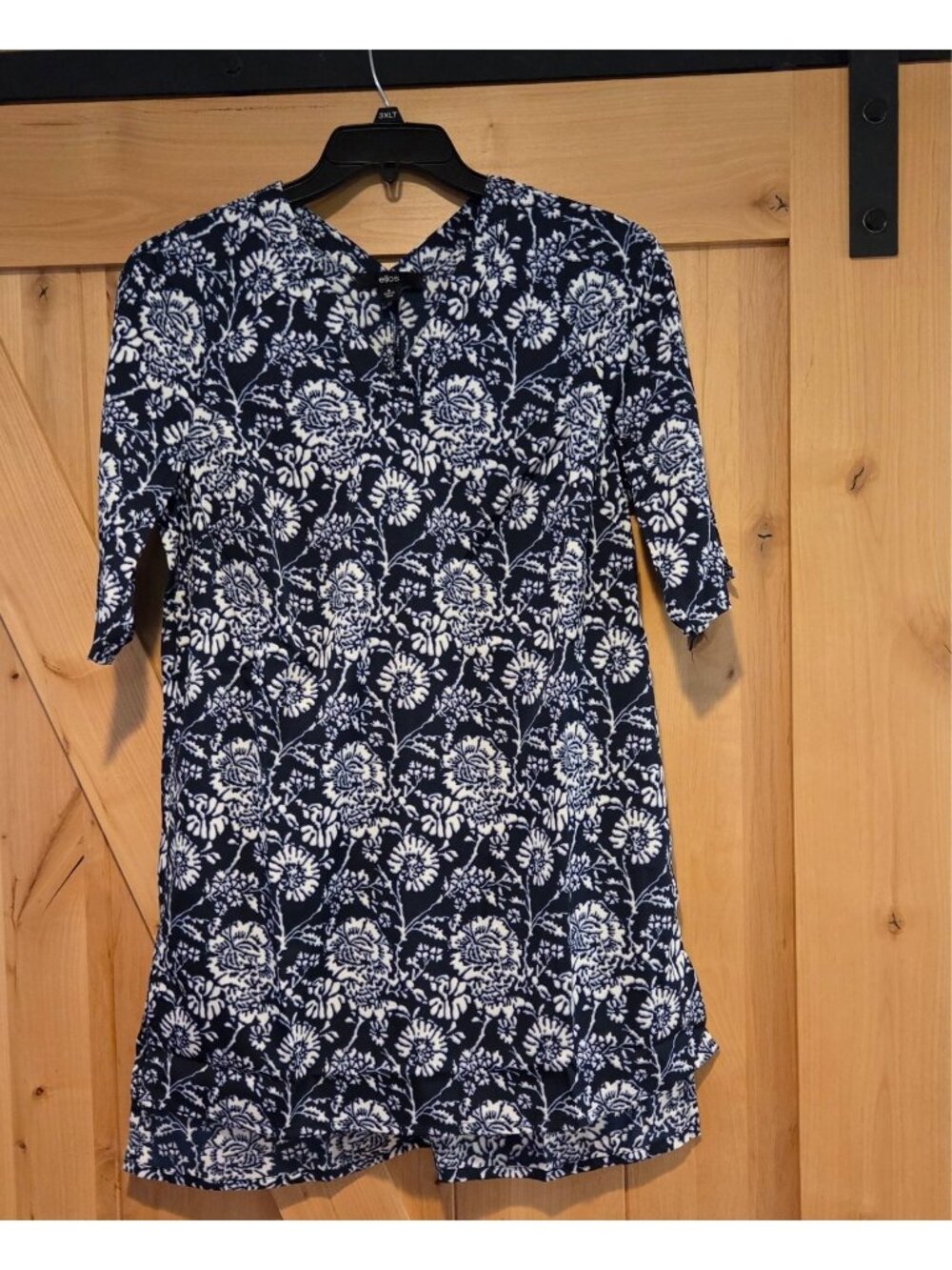 New! Ellos Women’s 10 Blue Floral Tunic Blouse V Neck 1/2 Sleeve Longer Length